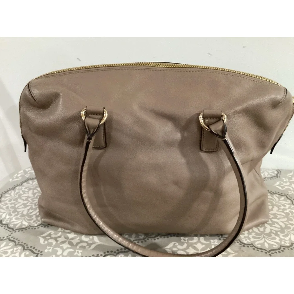 Authentic Michael Kors Hamilton Satchel Beautiful taupe 